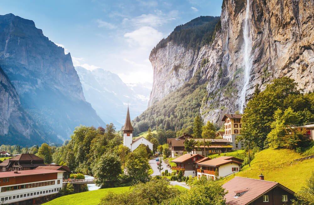 Descubre la belleza natural de Lauterbrunnen: El paraíso en los Alpes Suizos
